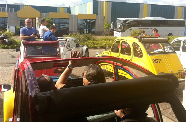 cabrio met dakje open oldtimer eend ducktrail